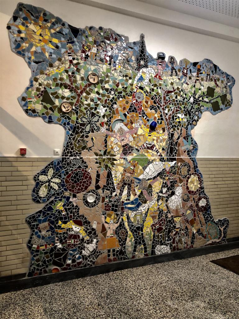mosaikwand heiligengeistschule-mosaik-swantje crone-2019